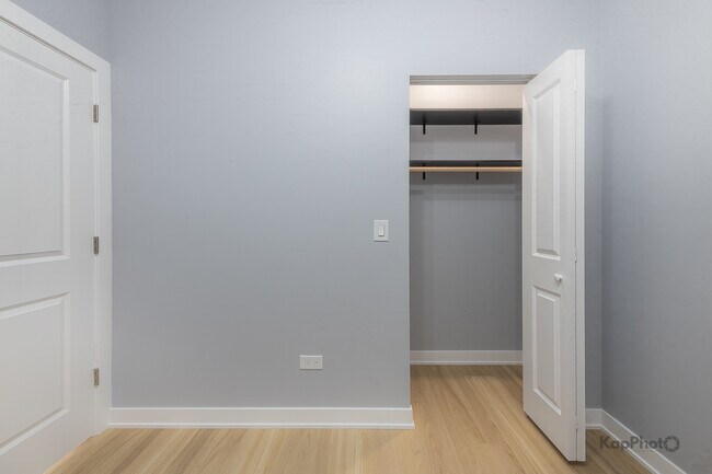 Building Photo - 2821 S Emerald Ave