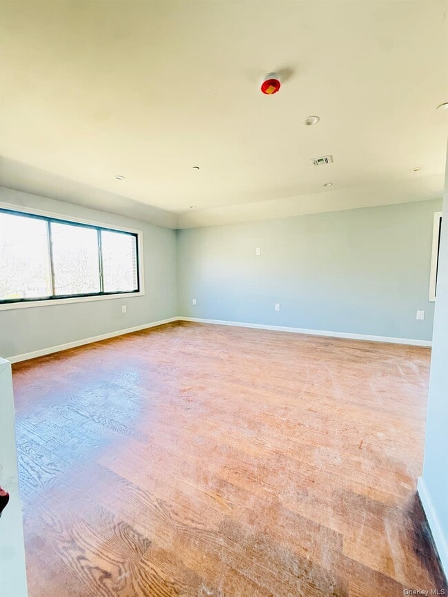 Building Photo - 139-18 Lakewood Ave