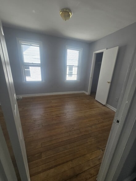 Building Photo - 13 Poplar Pl