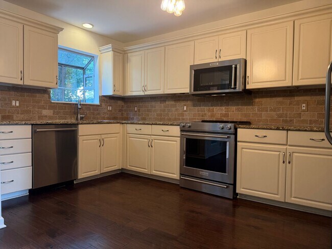 Building Photo - 303 Norvich Ct