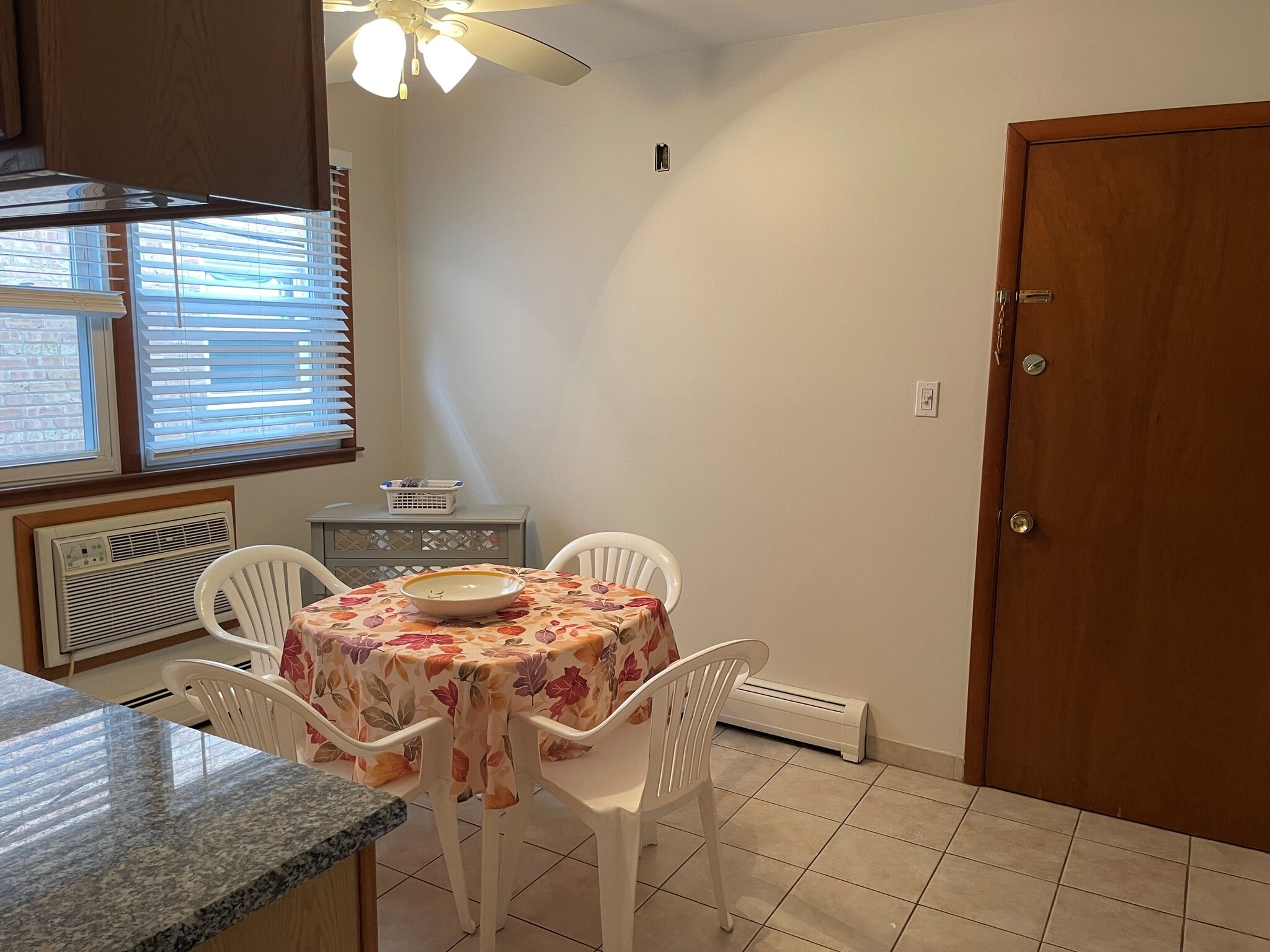 KITCHEN DINETTE AREA - 703 N 11th Ave