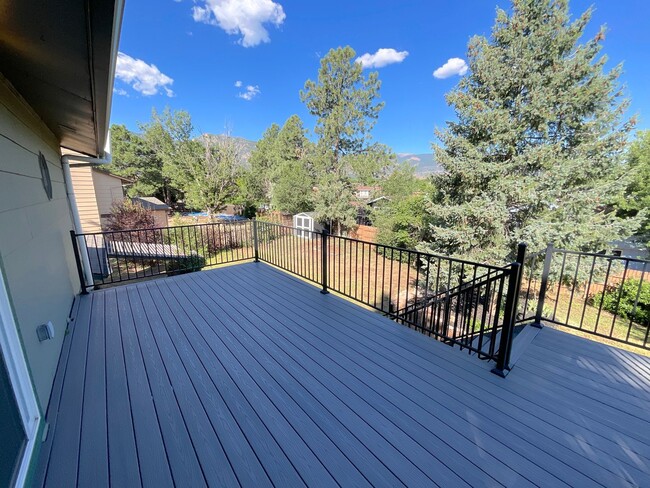 Building Photo - 4 Bedroom Home Available Near E Cheyenne M...