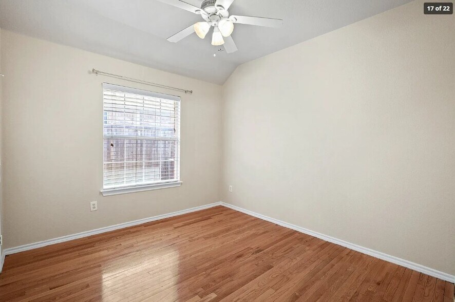 Building Photo - 2127 Ballycastle Dr
