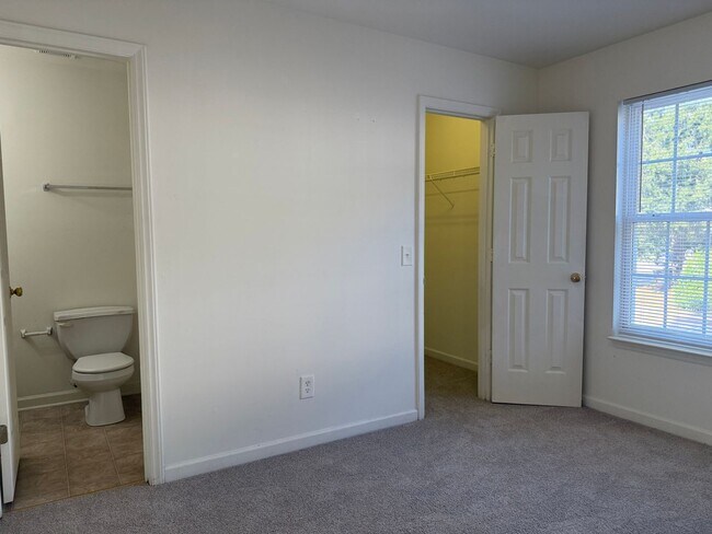 Building Photo - Amazing Location Near Downtown and NC Stat...