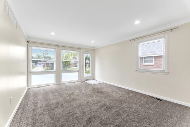 Building Photo - 18085 Hinton St