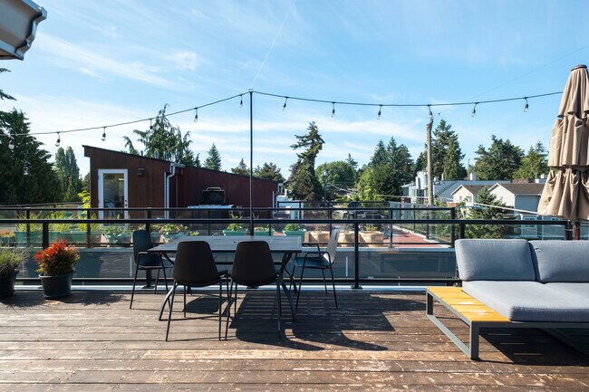 Building Photo - 9528B 8th Ave NW
