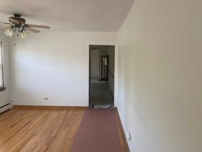 Building Photo - 6058 S Pulaski Rd