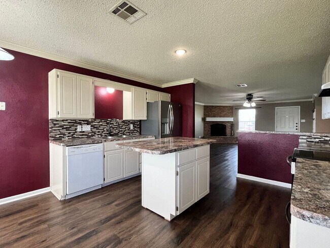 Building Photo - 4509 Lloyd Dr