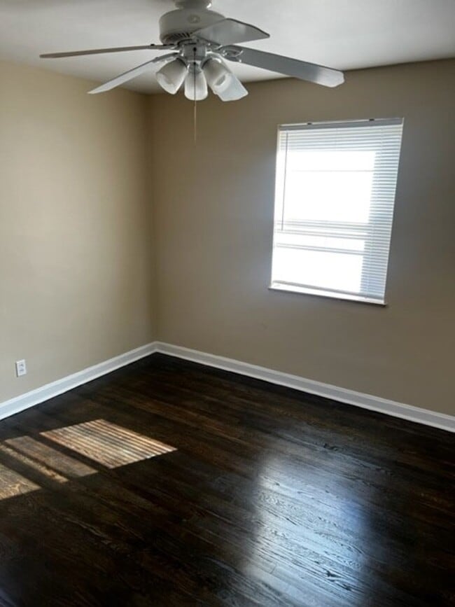 Building Photo - 3 bedroom house | Mayflower Ave |