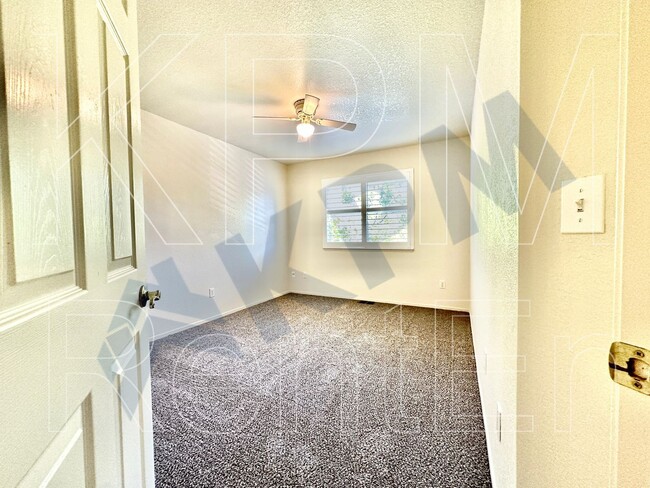 Building Photo - 3059 Carousel Cir