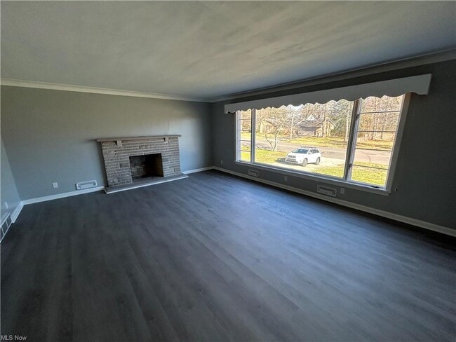 Building Photo - 2540 Elm St