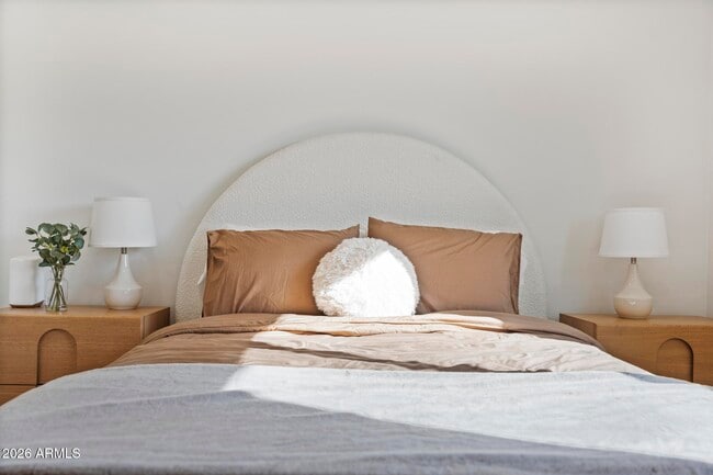 Building Photo - 8513 E Indianola Ave