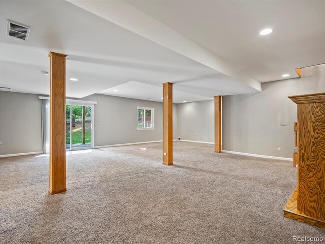 Building Photo - 987 Fairledge St
