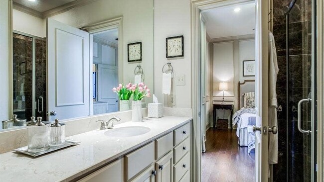 Building Photo - 2848 Woodside-118