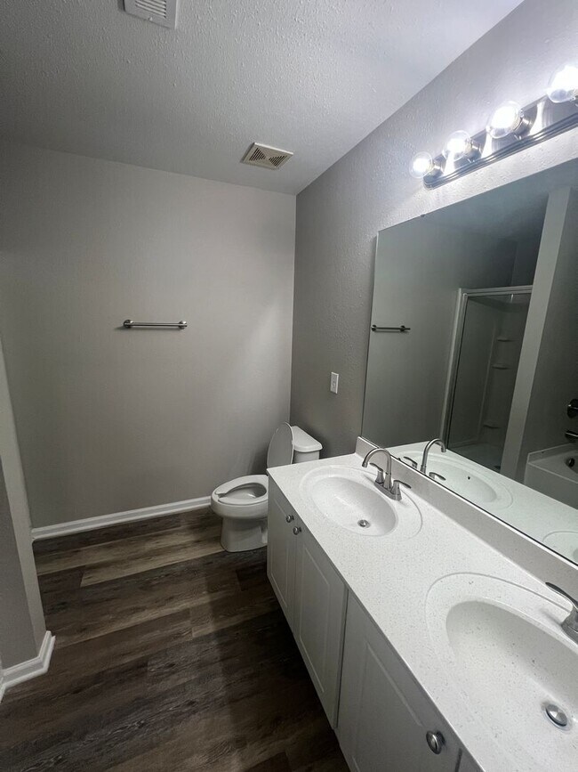 Building Photo - Charlotte Home for Rent (4 beds, 2.5 Baths)