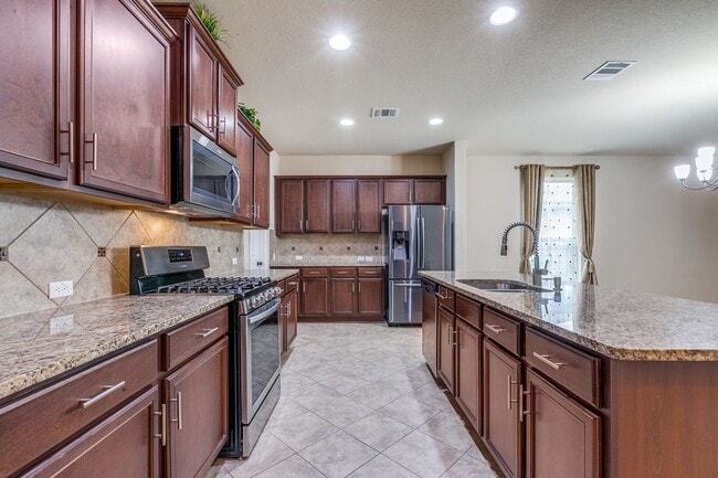 Building Photo - IMMACULATE 3bd/2ba/2gar/Office/Studay in Cobblestone Available NOW!