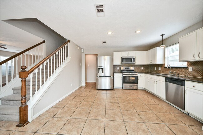 Building Photo - 2602 Desert Sage Dr