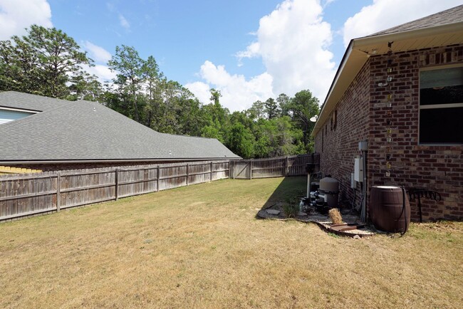 Building Photo - Pool Home in Niceville