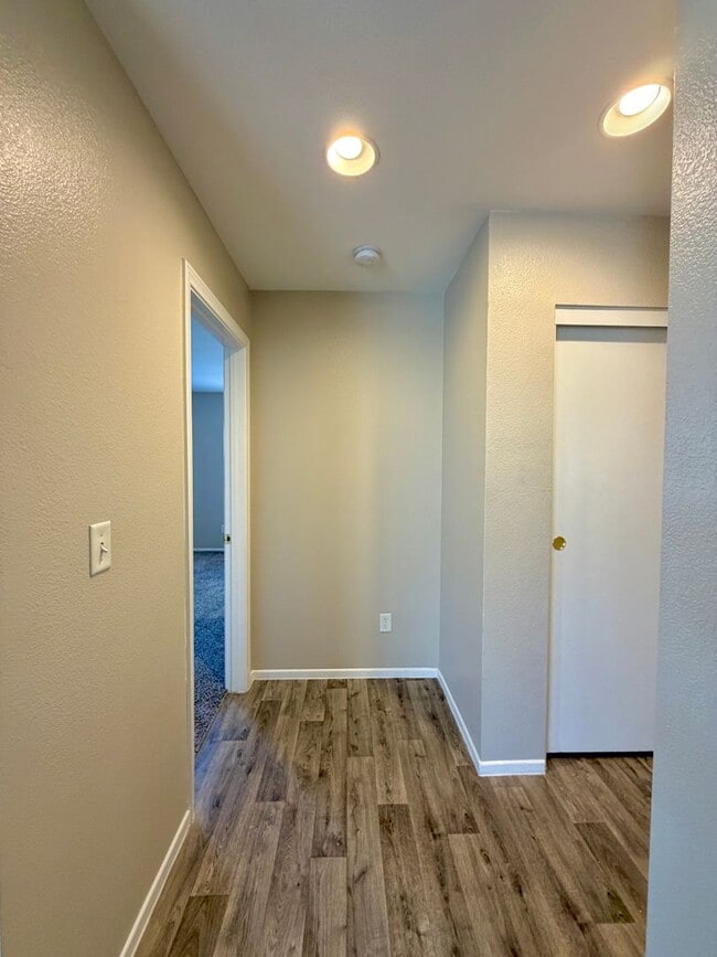 Building Photo - 5712 Viberti Ct