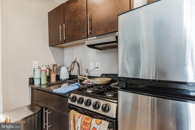 Building Photo - 2008 Spruce St