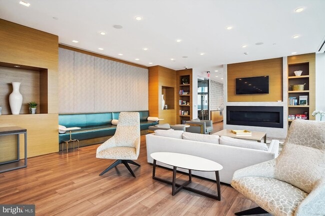 Building Photo - 930 Rose Ave