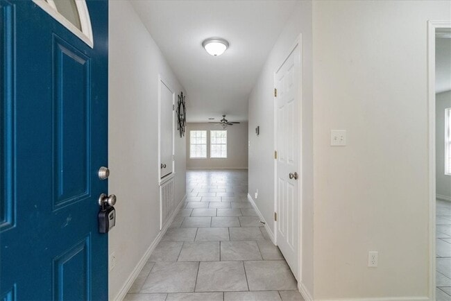 Building Photo - 525 Military Dr