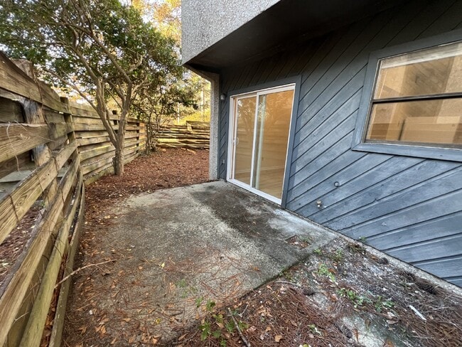 Building Photo - Townhouse for Rent