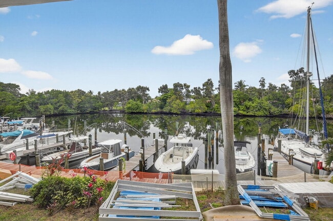 Building Photo - 1319 E Hillsboro Blvd