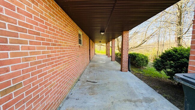 Building Photo - 494 Old Jonesboro Rd