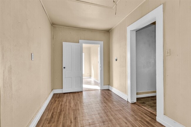 Building Photo - 203 W Powell St