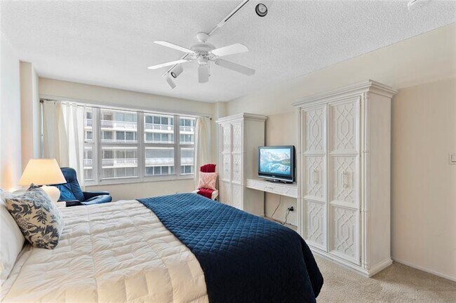 Building Photo - 4010 Galt Ocean Dr