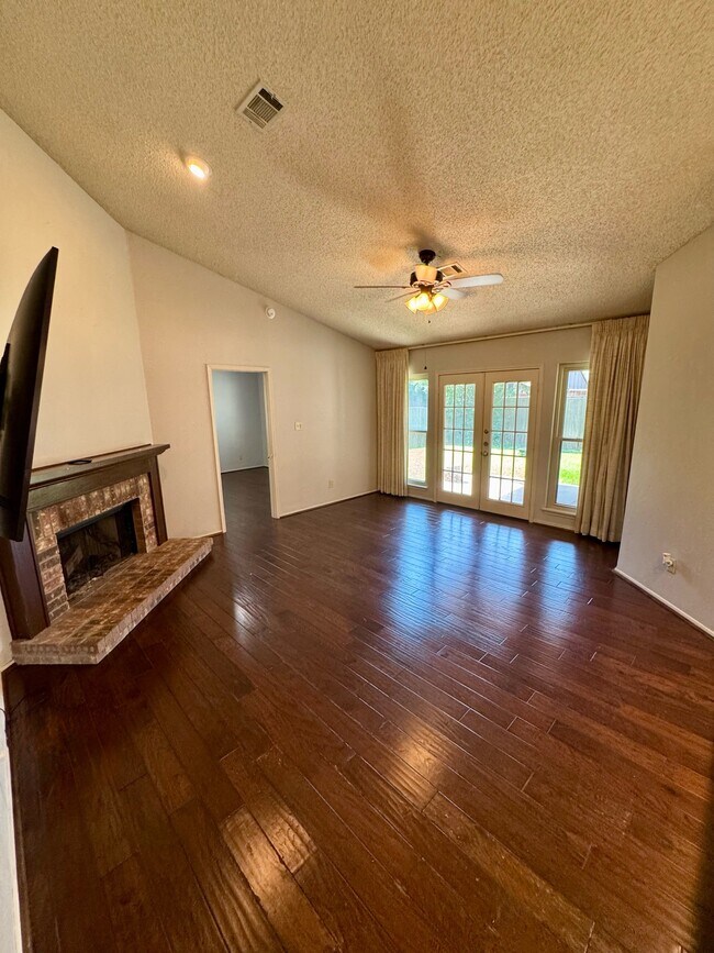 Building Photo - 4415 Seville Ln