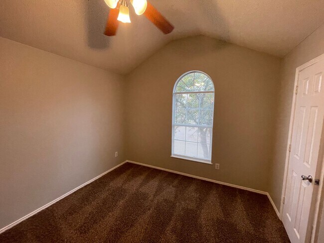 Building Photo - Beautiful 4 bedroom 3 bath home!