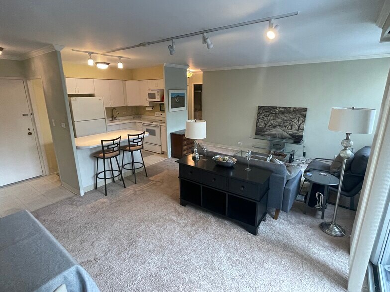 Building Photo - 30 E Elm St