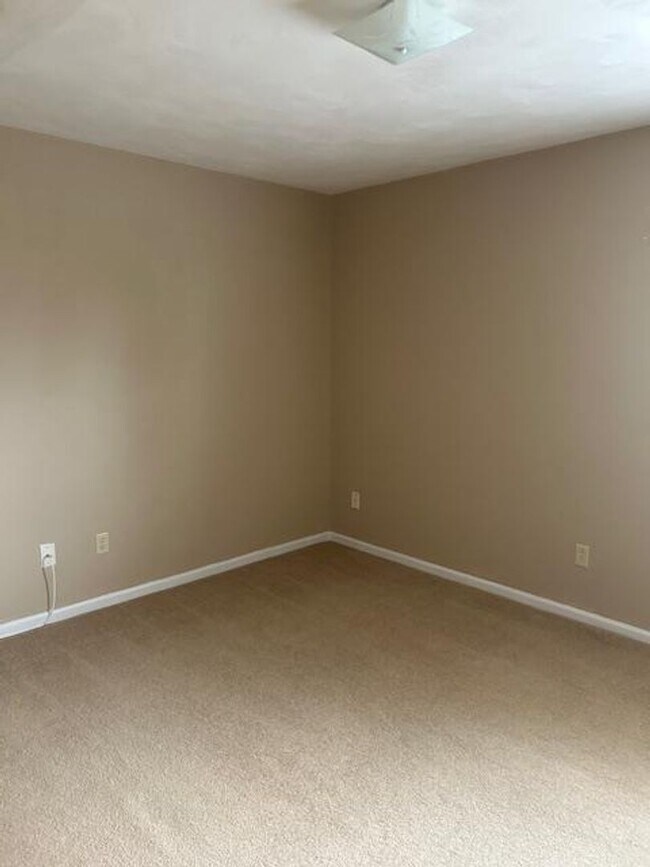 Building Photo - Price Reduced!