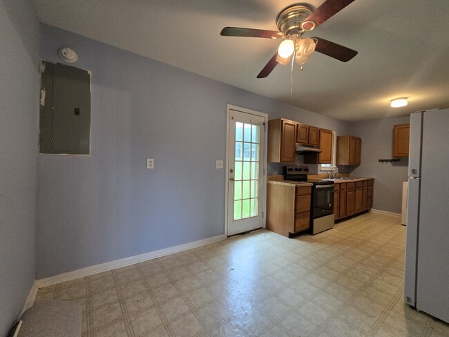 Building Photo - 1645 White Dr