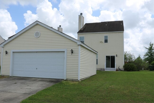 Building Photo - 10 Bushwood Dr