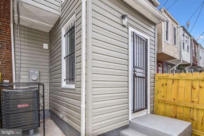 Building Photo - 1648 Normal Ave