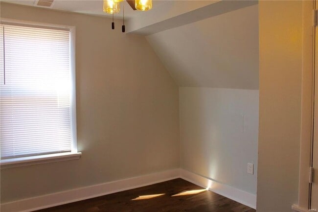 Building Photo - Absolutely adorable 3 bedroom/1.5 bath hou...