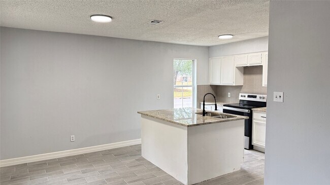 Building Photo - 4202 Junker St