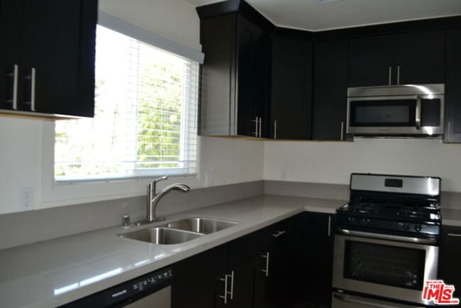 Building Photo - 1446 Cochran Ave, #3