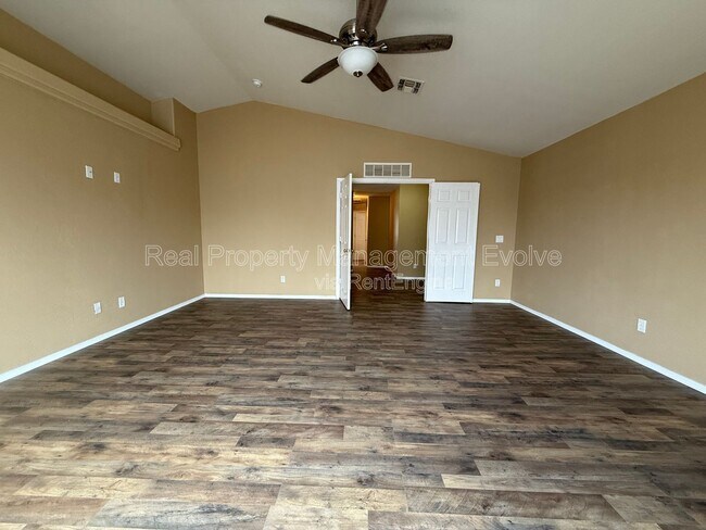 Building Photo - 1526 S 217th Dr