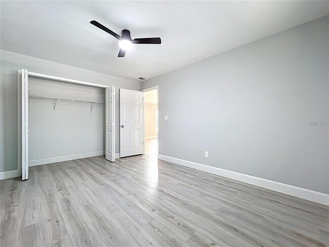 Building Photo - 8676 Hillside Dr