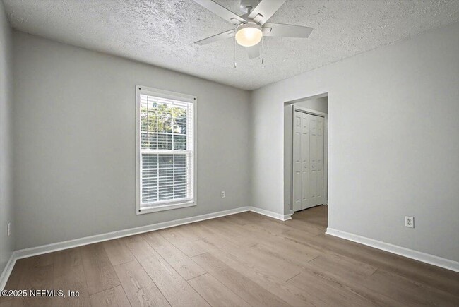 Building Photo - 1217 Clock St