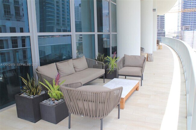Building Photo - 1100 S Miami Ave