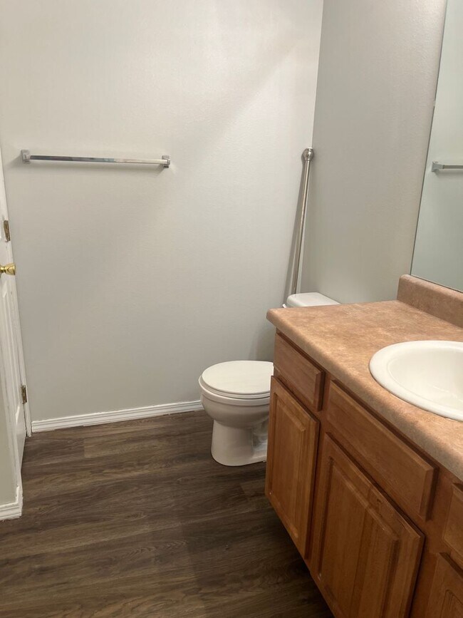 Building Photo - 1207 Westwood Dr