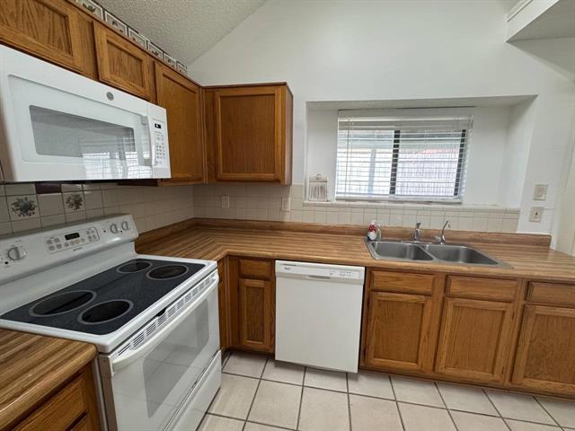 Building Photo - 942 Boxwood Dr