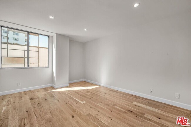 Building Photo - 10751 Wilshire Blvd