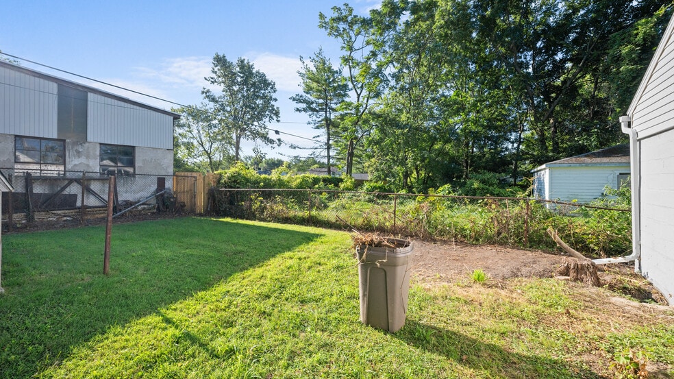 Behind garage - 1001 Patchen Rd