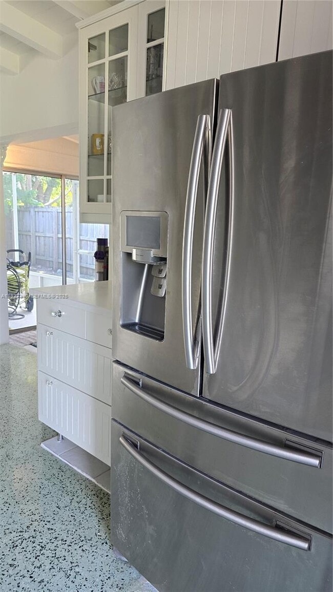 Building Photo - 6550 SW 26th St